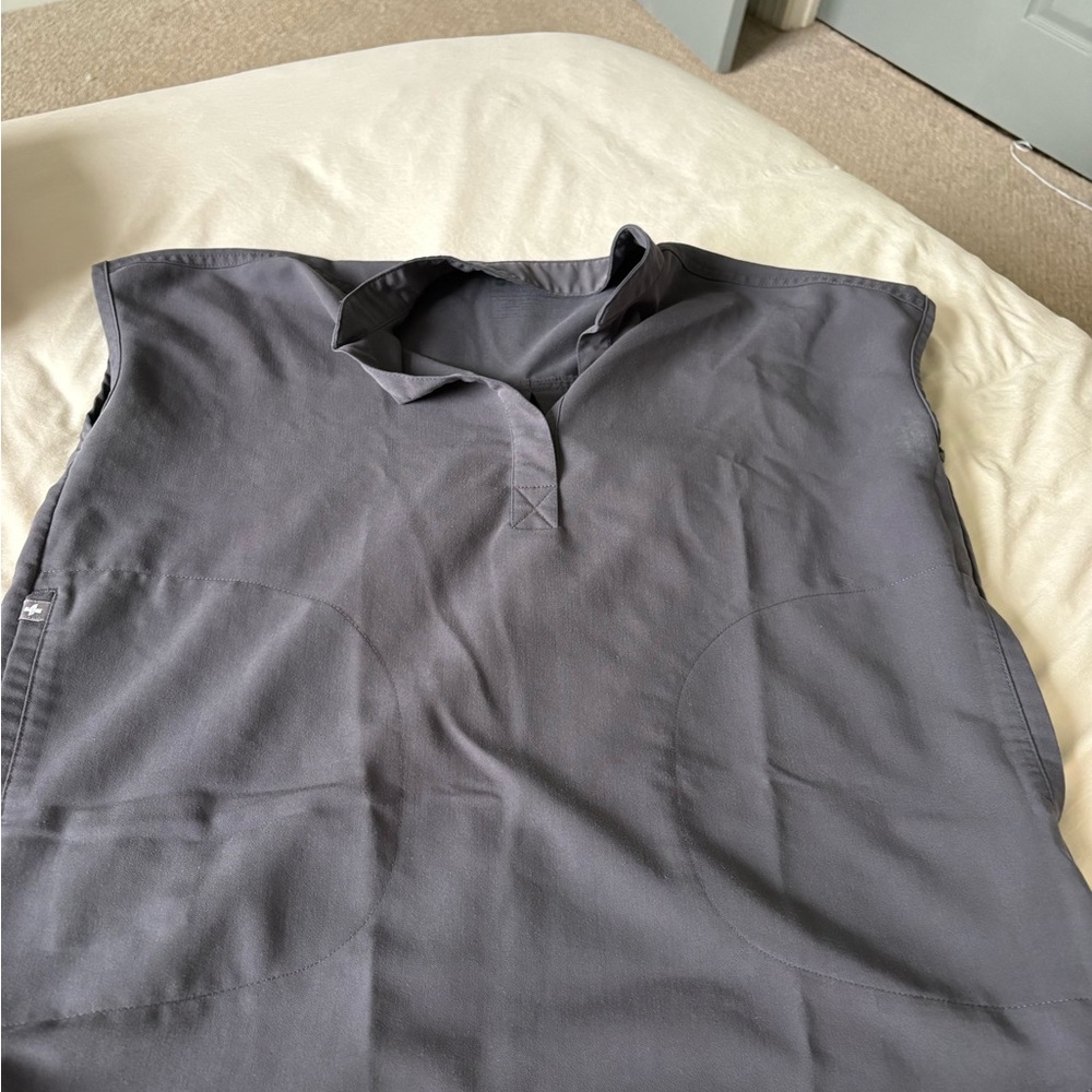 Figs rafaela charcoal scrub top